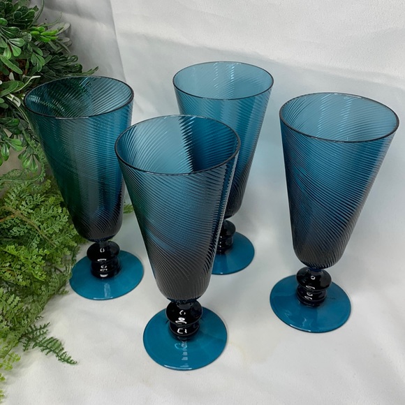 Other - Set of 4 amazing deep blue swirl glass ice tea glasses / beer pilsners